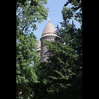 Ulm, Pauluskirche, Blick vom Alten Friedhof auf die Trme der Pauluskirche