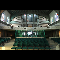 Ulm, Pauluskirche, Innenraum in Richtung Orgel