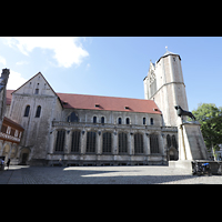 Braunschweig, Dom St. Blasii, Seitenansicht (Nordseite) mit Braunschweiger Löwe (links)