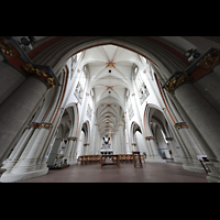 Braunschweig, St. Ägidien, Blick durch die Chorsäulen ins Hauptschiff und zur Orgel