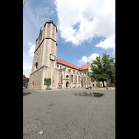 Braunschweig, Dom St. Blasii, Seitenansicht von Südwesten mit Domplatz und Fritz-Bauer-Platz