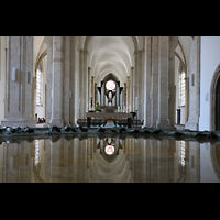 Braunschweig, St. Andreas, Blick über das Taufbecken zur Orgel
