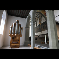 Ravensburg, Kath. Stadtkirche Liebfrauenkirche, Chororgel mit Blick zum Kreuz in der Vierung