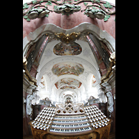 Weingarten, Basilika  St. Martin, Spieltisch mit Glockenspiel in Weintraubenform und Blick in die Kirche