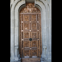 Konstanz, Münster Unserer Lieben Frau, Westportal - Tür mit reichen Holzschnitzereien