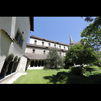 Schaffhausen, Mnster (ehem. Kloster zu Allerheiligen), Innenhof im Kreuzgang mit Blick zum sdlichen Seitenschiff