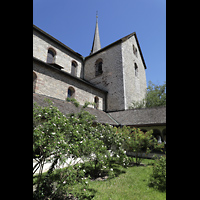 Schaffhausen, Mnster (ehem. Kloster zu Allerheiligen), Innenhof im Kreuzgang mit Blick zum Querhaus