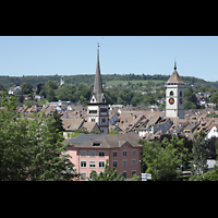 Schaffhausen, Münster (ehem. Kloster zu Allerheiligen), Blick von der Zürcherstraße zum Münster (links) und St. Johann (rechts)