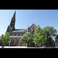 Bühl, Stadtpfarrkirche Münster St. Peter und Paul, Außenansicht seitlich von der Eisenbahnstraße aus