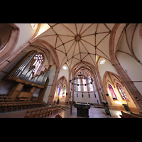Bühl, Stadtpfarrkirche Münster St. Peter und Paul, Chorraum mit Rieger-Orgel im linken Querschiff