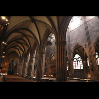 Freiburg, Münster Unserer Lieben Frau, Blick vom nördlichen Seitenschiff ins Hauptschiff