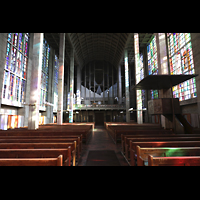 Basel, St. Antonius, Innenraum in Richtung Orgel