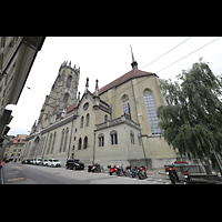 Fribourg (Freiburg), Cathédrale Saint-Nicolas, Außenansicht schräg vom Chor aus