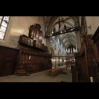 Fribourg (Freiburg), Cathédrale Saint-Nicolas, Blick vom Chorraum in die gesamte Kathedrale mit beiden Orgeln