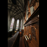 Fribourg (Freiburg), Cathédrale Saint-Nicolas, Blick vom Spieltisch der Chororgel in den Chorraum