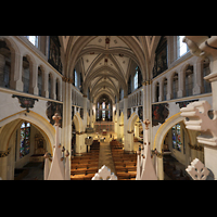 Fribourg (Freiburg), Cathédrale Saint-Nicolas, Blick von der Orgelempore in die Kathedrale