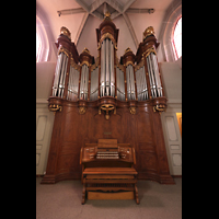 Vevey, Saint-Martin, Orgel mit Spieltisch (unbeleuchtet)