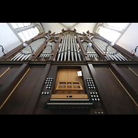 Vevey, Notre-Dame, Orgel mit Spieltisch perspektivisch