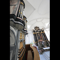 Malters, St. Martin, Blick über den Spieltisch der Chororgel auf die Chororgel und in den Altarraum