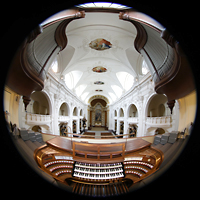 Schwyz, Kollegiumskirche, Gesamter Innenraum mit Spieltisch und Orgel