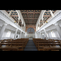 Luzern, Christuskirche (christkatholisch), Innenraum in Richtung Chor