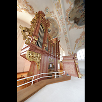 Luzern, Jesuitenkirche, Orgel mit Spieltisch seitlich