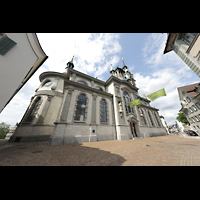 Frauenfeld, Kath. Stadtkirche St. Nikolaus, Kirche Außenansicht schräg mit Chor