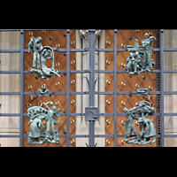 Praha (Prag), Katedrála sv. Víta (St. Veits-Dom), Astrologische Figurenschmuck am Gitter vor dem südlichen Querhausportal