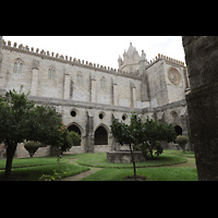 Évora, Catedral da Sé, Blick durch das Kreuzgangsgewölbe auf die Kathedrale