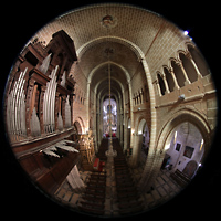 Évora, Catedral da Sé, Blick von der Westempore auf die Orgel und ins Hauptschiff