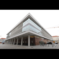 Dresden, Kulturpalast / Philharmonie (Konzertsaal), Auenansicht von Nordosten mit Knstlereingang