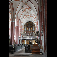 Brandenburg, St. Katharinen, Innenraum in Richtung Orgel mit mobilem Spieltisch