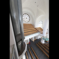 Dsseldorf, Johanneskirche, Blick an den Prospektpfeifen des Prinzipal 32' vorbei in die Kirche