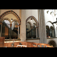 Neuss, Münster St. Quirin(us), Orgelraum im nördlichen Triforium mit Hauptwerk, Schwellwerk und Positiv