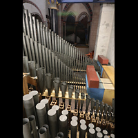 Neuss, Münster St. Quirin(us), Pfeifen des Rankett 16' im Positiv im südlichen Orgelraum