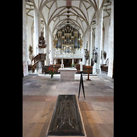 Merseburg, Dom St. Johannes und St. Laurentius, Blick über die Grabplatte Rudolfs von Schwabens zur Orgel