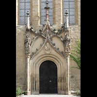 Merseburg, Dom St. Johannes und St. Laurentius, Hauptportal mit Figuren des Hl. Laurentius (li) und Johannes (re)