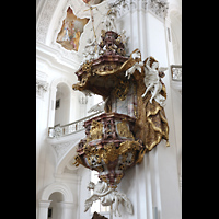 Weingarten, Basilika  St. Martin, Barocke Kanzel mit reichhaltigem Figurenschmuck