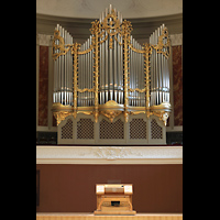 Basel, Stadtcasino, Konzertsaal, Orgel mit mobilem Spieltisch auf der Bühne