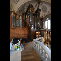 Lausanne, Saint-François, Seitlicher Blick von der Orgelemöpore auf die Hauptorgel
