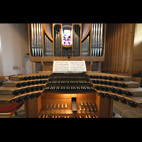 Berlin, Mater Dolorosa Lankwitz, Orgel mit Spieltisch perspektivisch