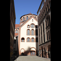 Berlin, Herz-Jesu-Kirche, Querhaus links mit Kuppel