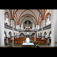 Berlin, St. Josef, Blick über den Altar zur Orgel