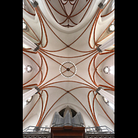 Berlin, St. Josef, Blick auf die Orgel und ins Gewölbe