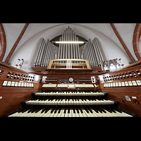 Berlin, St. Josef, Orgel mit Spieltisch perspektivisch