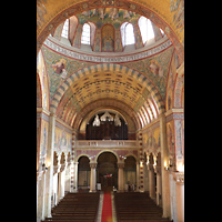 Berlin, Herz-Jesu-Kirche, Blick von der Sängerempore im Chorraum zur Orgel