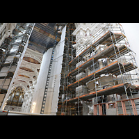 Baugerüst an der Chororgel und in der Vierung im Mai 2021 Passau, Dom St. Stephan, Baugerüst an der Chororgel und in der Vierung im Mai 2021