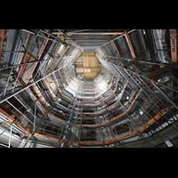 Blick ins Baugerüst des Vierungsturms bis auf fast 70 m Höhe Passau, Dom St. Stephan, Blick ins Baugerüst des Vierungsturms bis auf fast 70 m Höhe