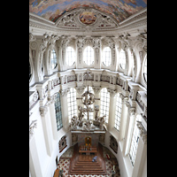 Passau, Dom St. Stephan, Hochaltar von Josef Henselmann (1953 vollendet) im Chorraum von oben gesehen