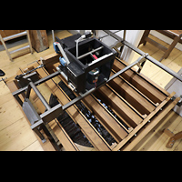 Schweller mit Motorsteuerung über dem 'Heiliggeistloch' im Deckengewölbe des Hauptschiffs Passau, Dom St. Stephan, Schweller mit Motorsteuerung über dem 'Heiliggeistloch' im Deckengewölbe des Hauptschiffs